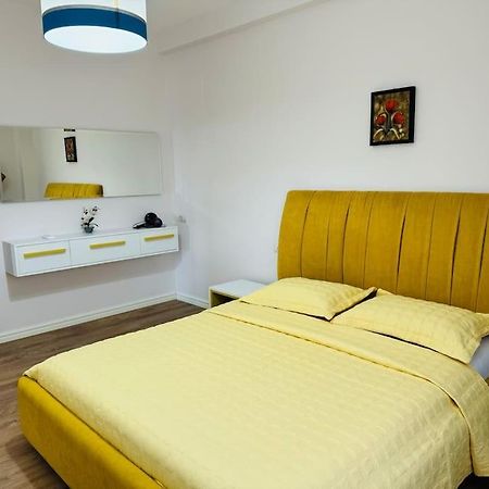 Yellow Apartment Durrës Eksteriør billede